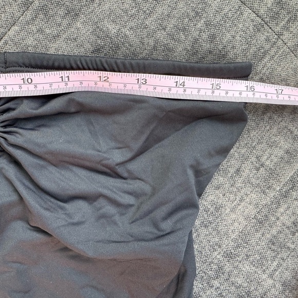 Vineyard Vines Size L strapless bathing suit with gold metal accents - Picture 6 of 6